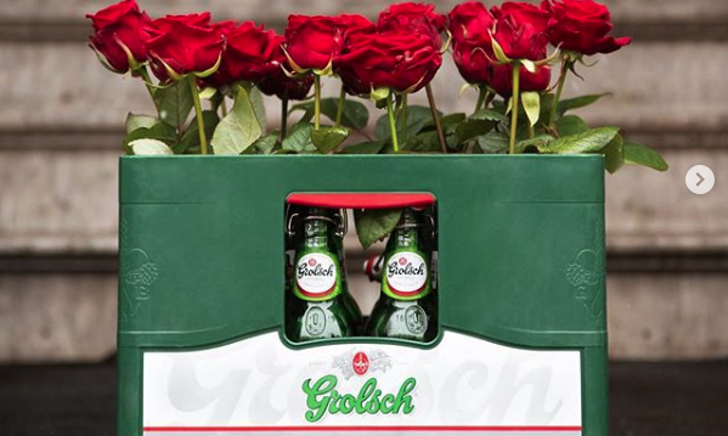 Bierbouwers tijdens Valentijnsdag 2019 - Grolsch kratje beugelbloemen